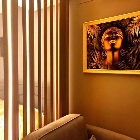 Sunny Apartment - Blloku Tirana, Near Lake Ngoại thất bức ảnh