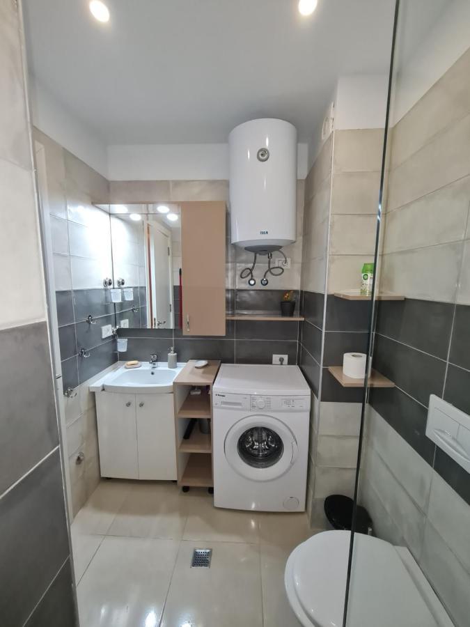 Sunny Apartment - Blloku Tirana, Near Lake Ngoại thất bức ảnh